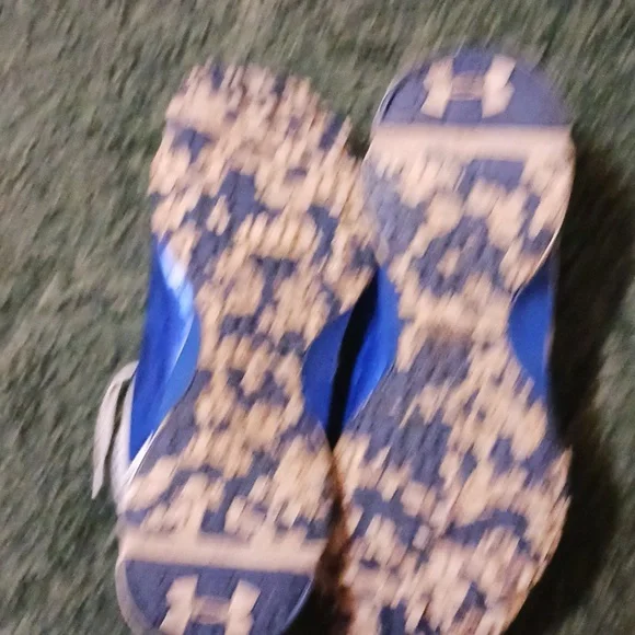Men's Under Armour turf shoes Used - Picture 4 of 5